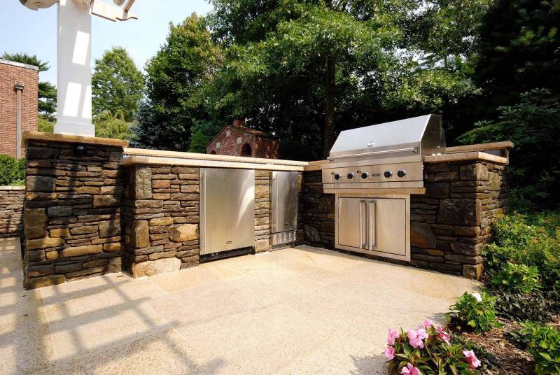 02-Stone-Veneer-Kitchen