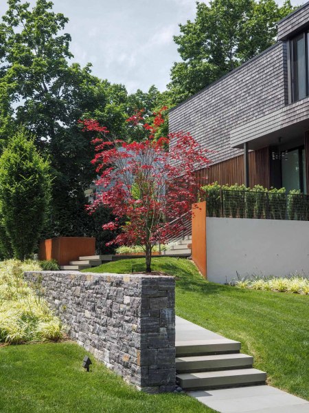 01-Stone-Veneer-Retaining-Wall