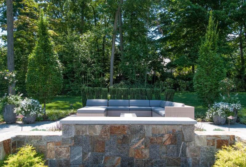 03-Stone-Veneer-Retaining-Wall