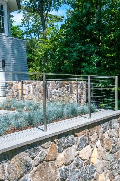 06-Stone-Veneer-Retaining-Wall
