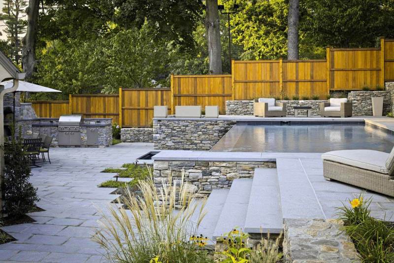 07-Stone-Veneer-Retaining-Wall